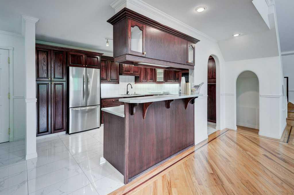 Property Photo: 705 56 Avenue SW 301 AB T2V 0G6