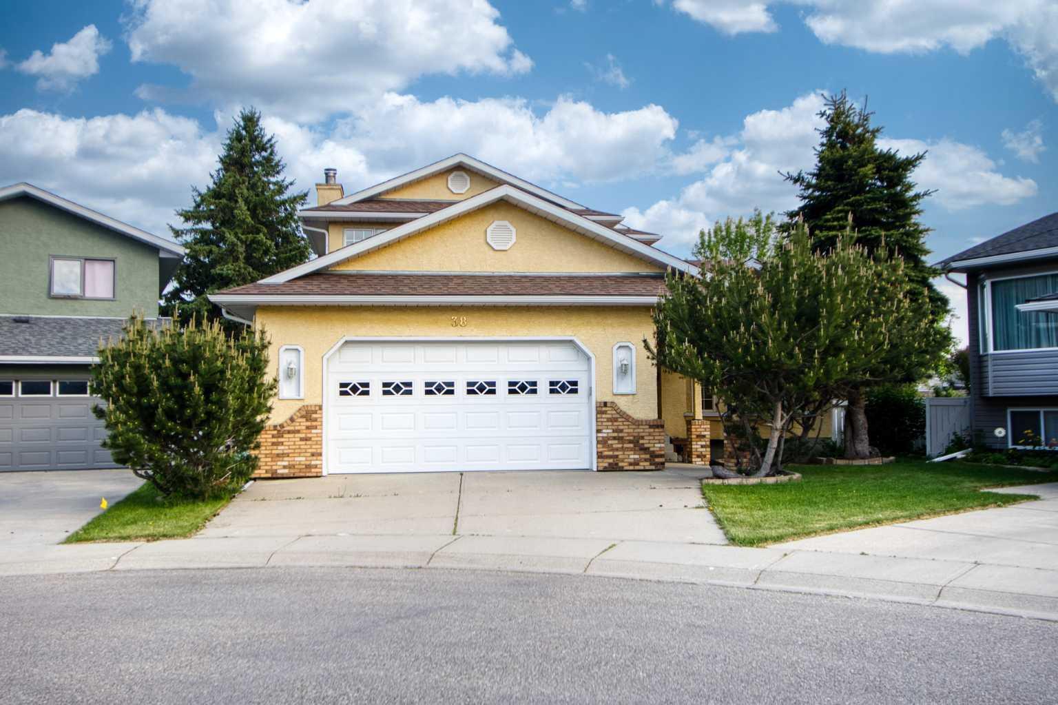 Property Photo: 38 Tiller Place SE AB T4A 1S6