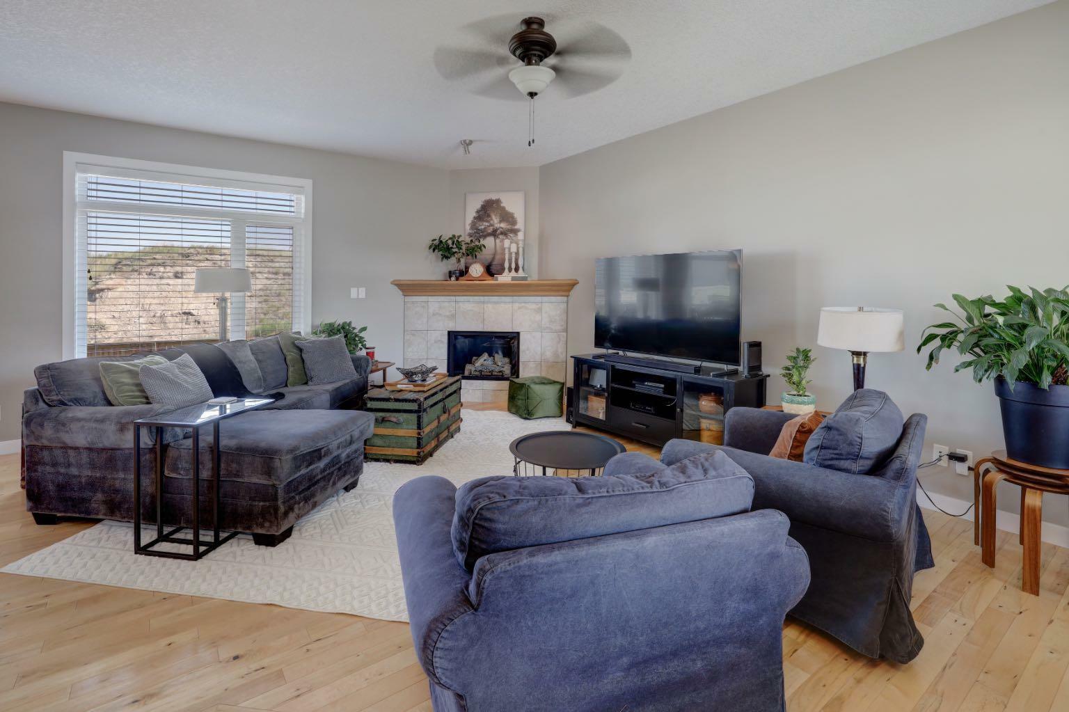 Property Photo: 640 Bankview Drive AB T0J 0Y6