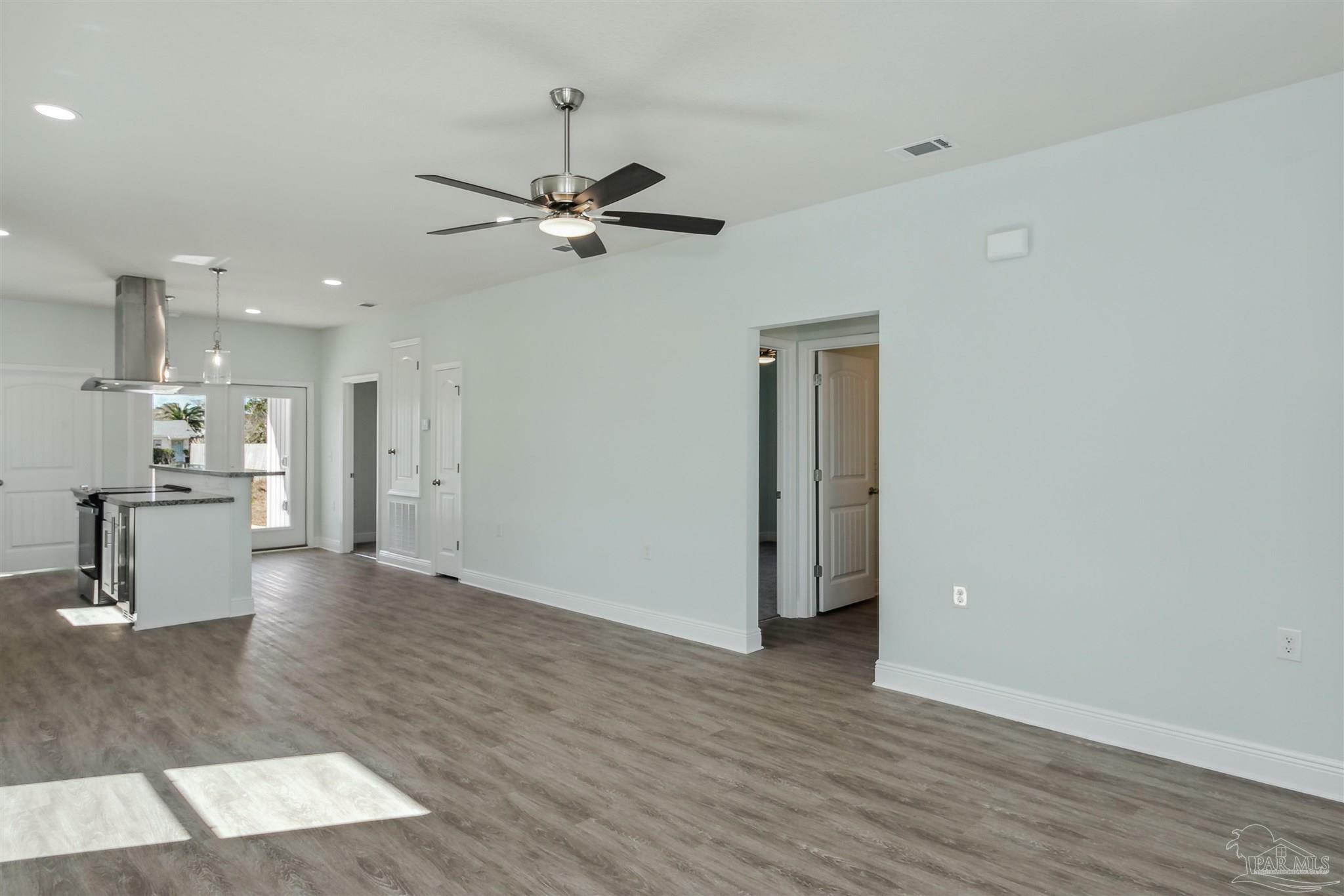 Property Photo: 5416 Kee Memorial Dr FL 32507