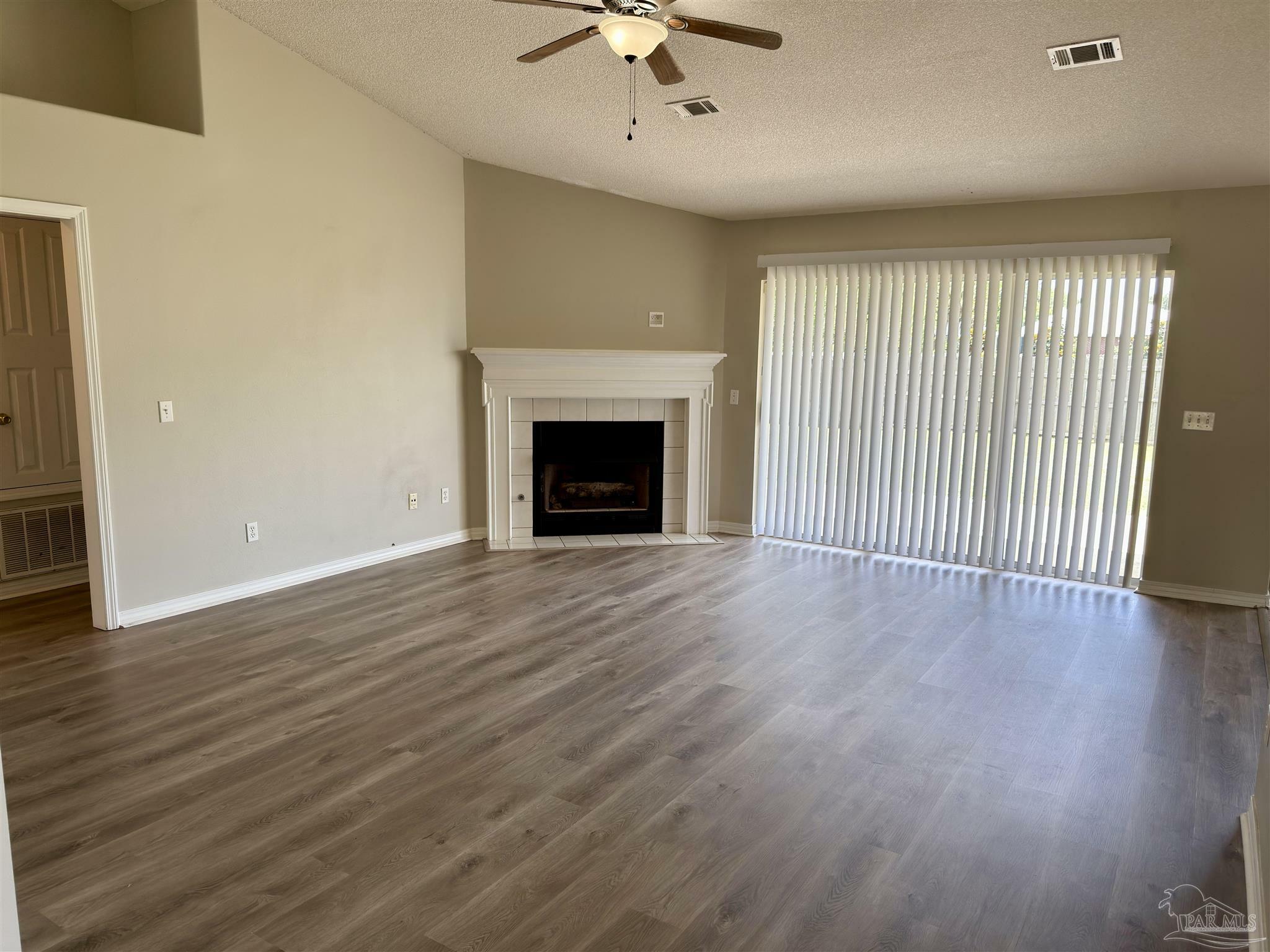 Property Photo: 4033 Maltese Way FL 32506