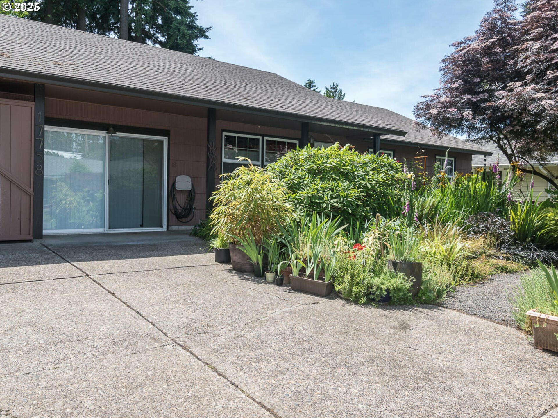 Property Photo: 17758 SE Washington St OR 97233