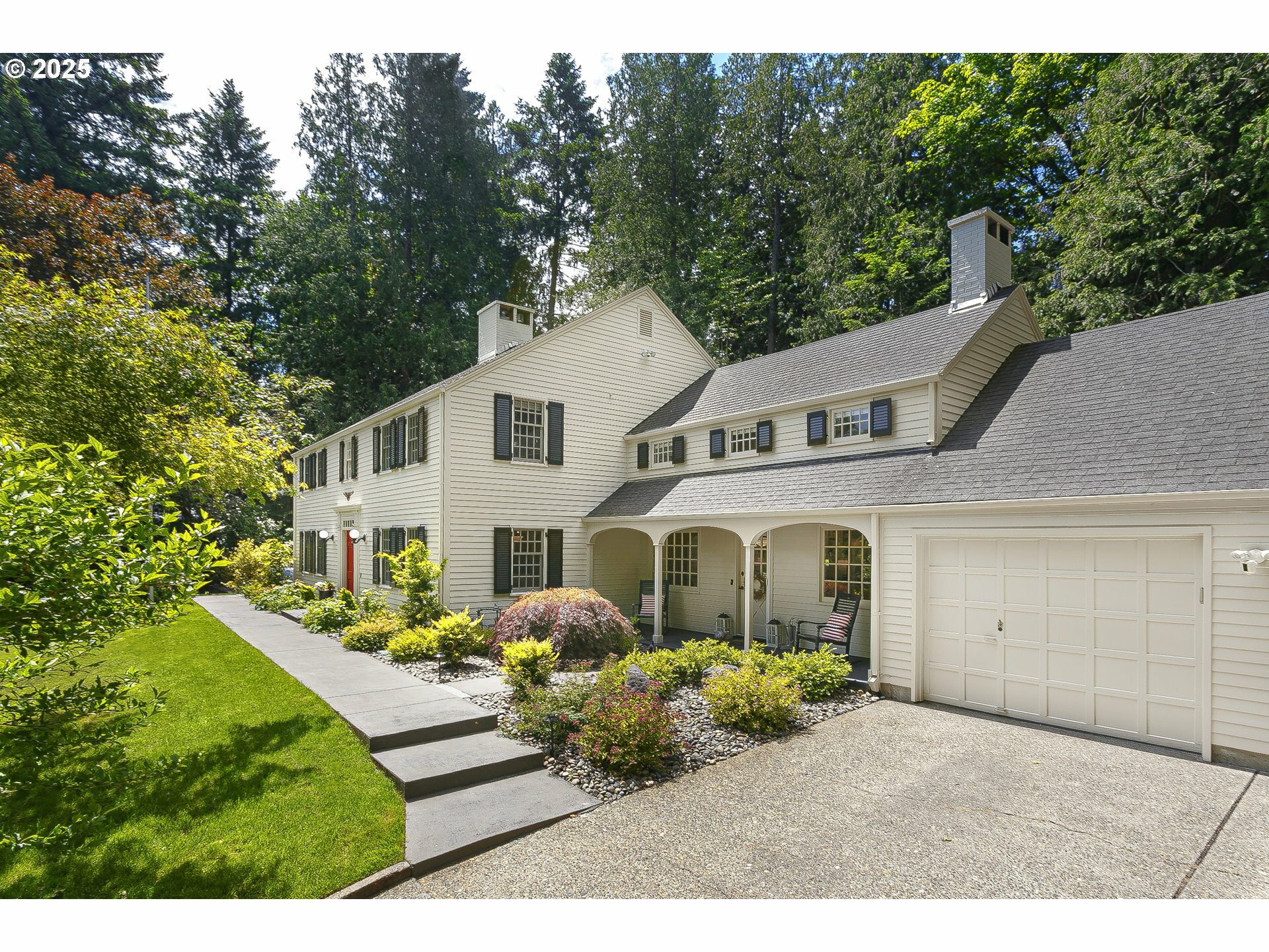 Property Photo: 7330 SW Dogwood Pl OR 97225