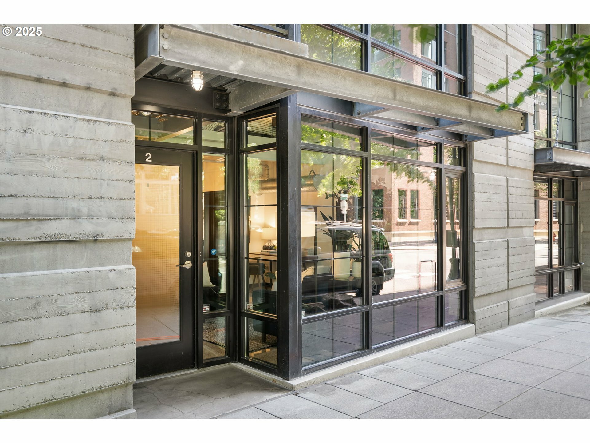 Property Photo: 1030 NW 12th Ave Th2 OR 97209