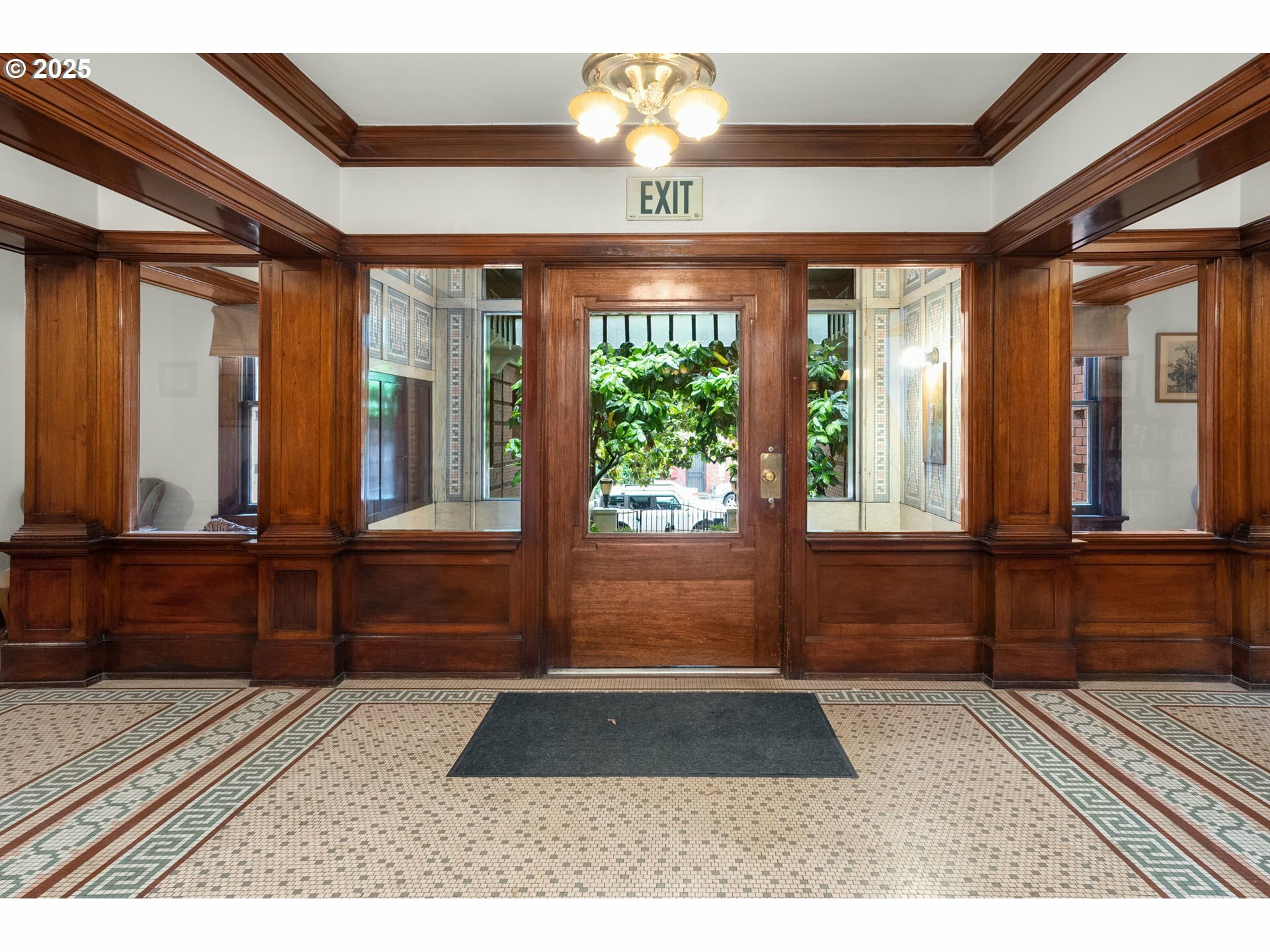 Property Photo: 2083 NW Johnson St 45 OR 97209