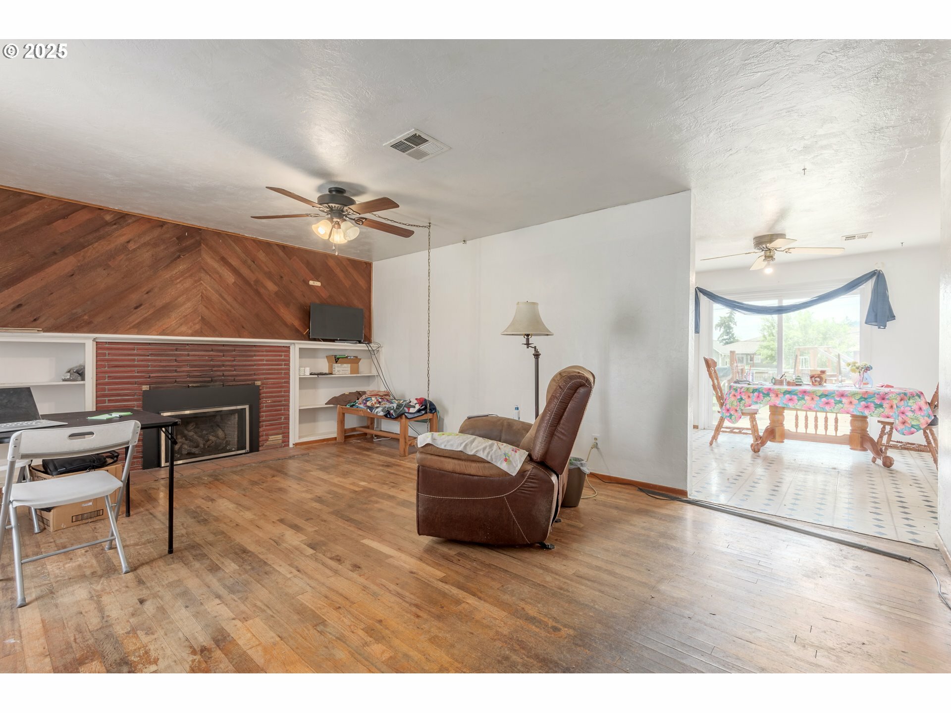 Property Photo: 1453 N St OR 97477