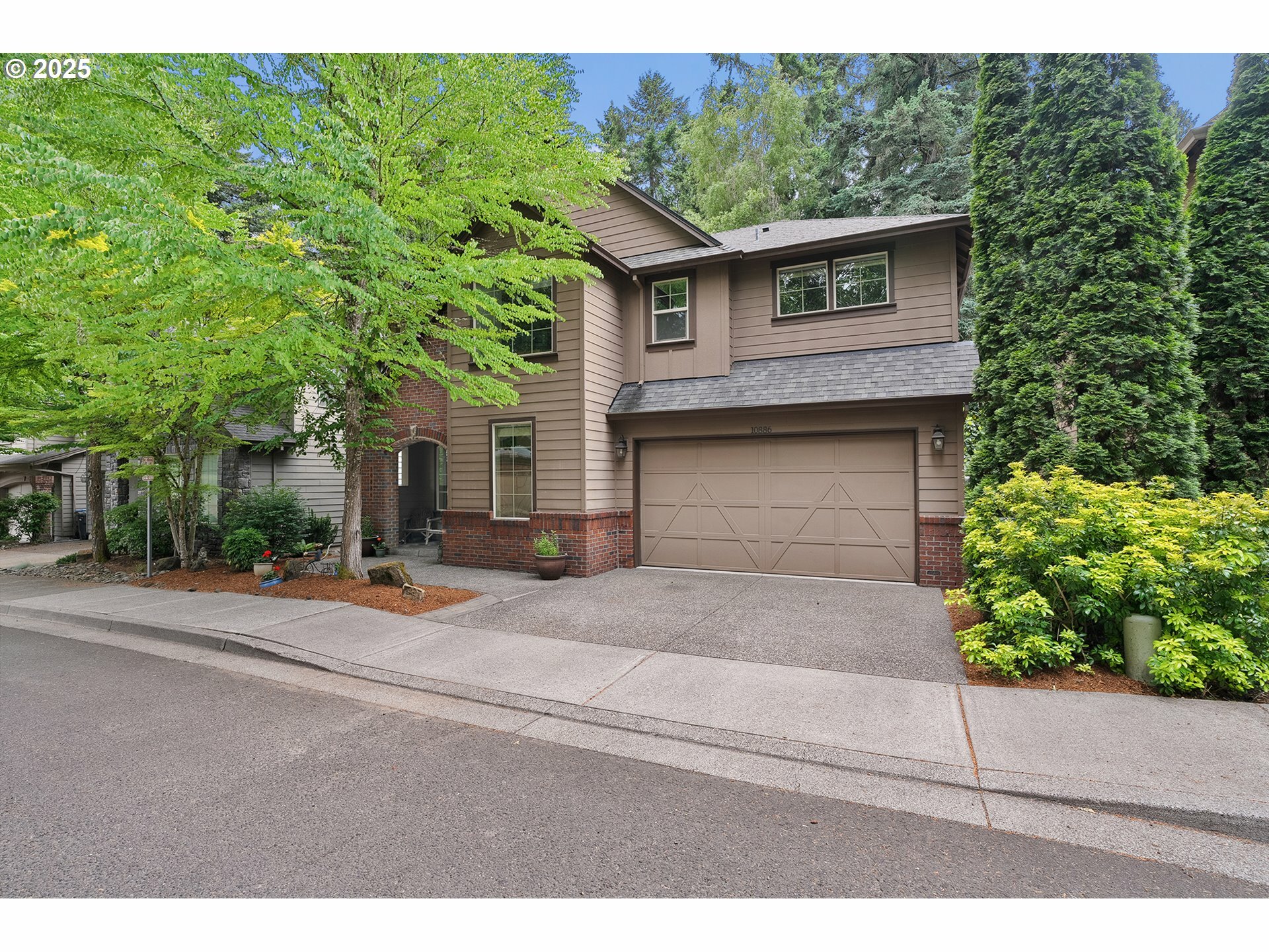 Property Photo: 10886 SW Bretton Ct OR 97224