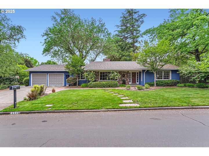2335 SW Garden View Ave  Portland OR 97225 photo