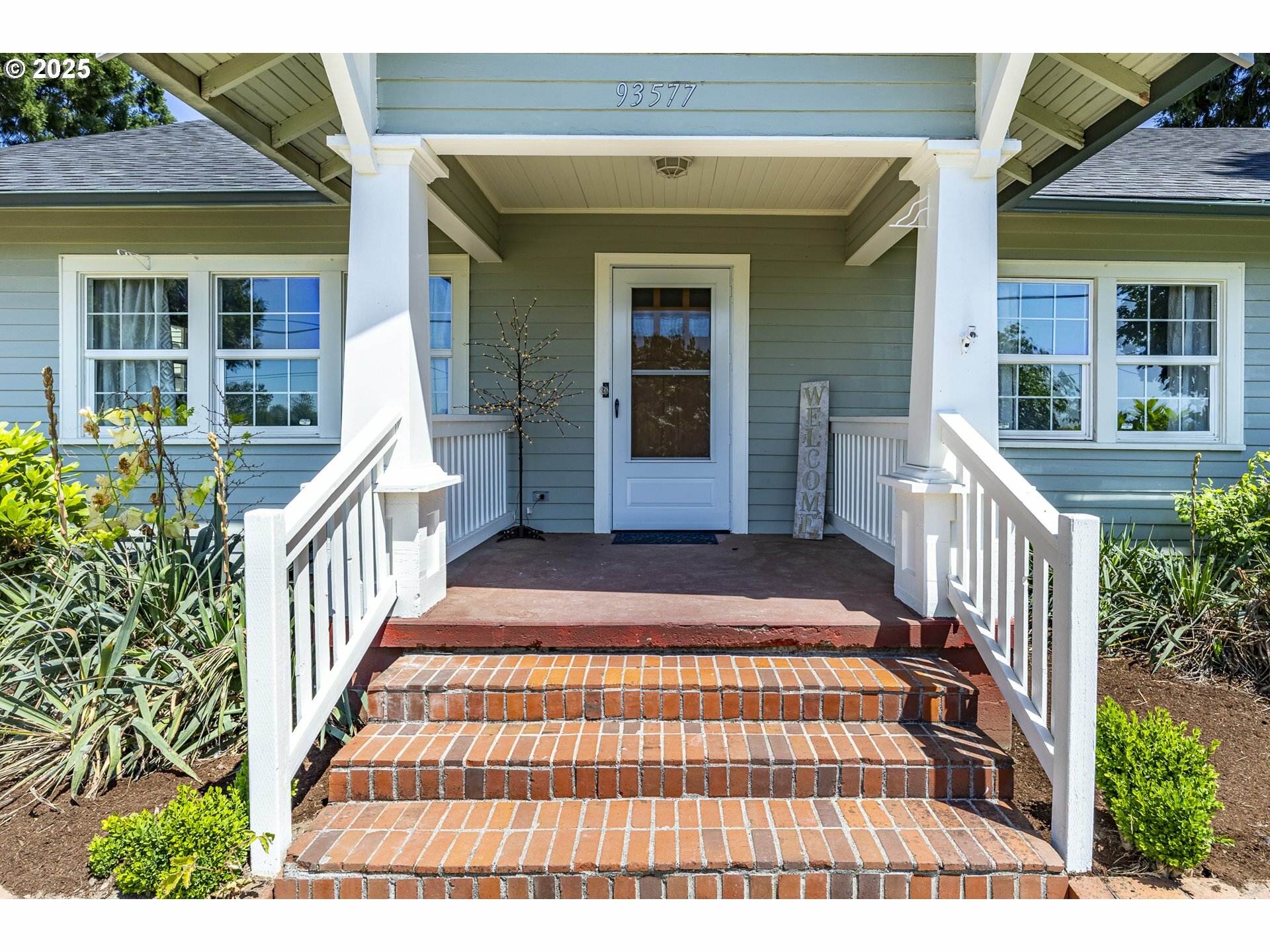 Property Photo: 93577 River Rd OR 97448