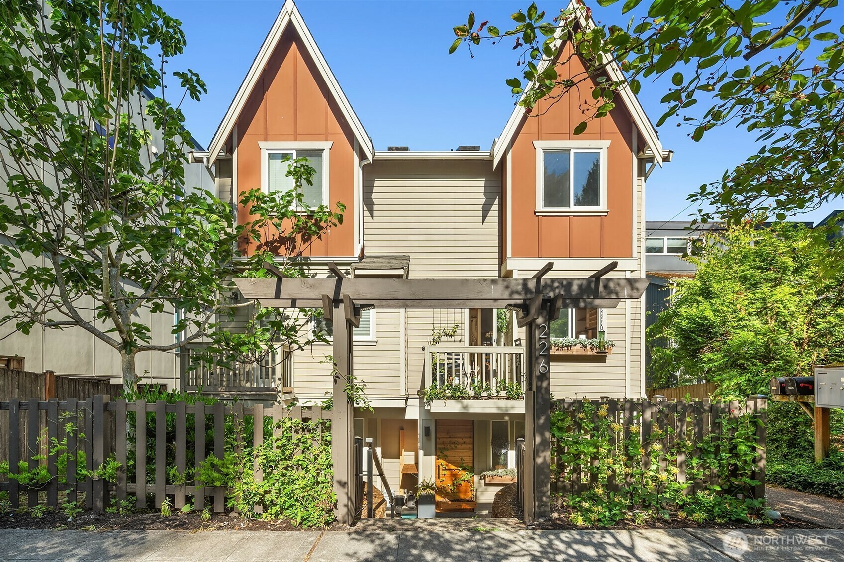 Property Photo: 224 26th Avenue E B WA 98112