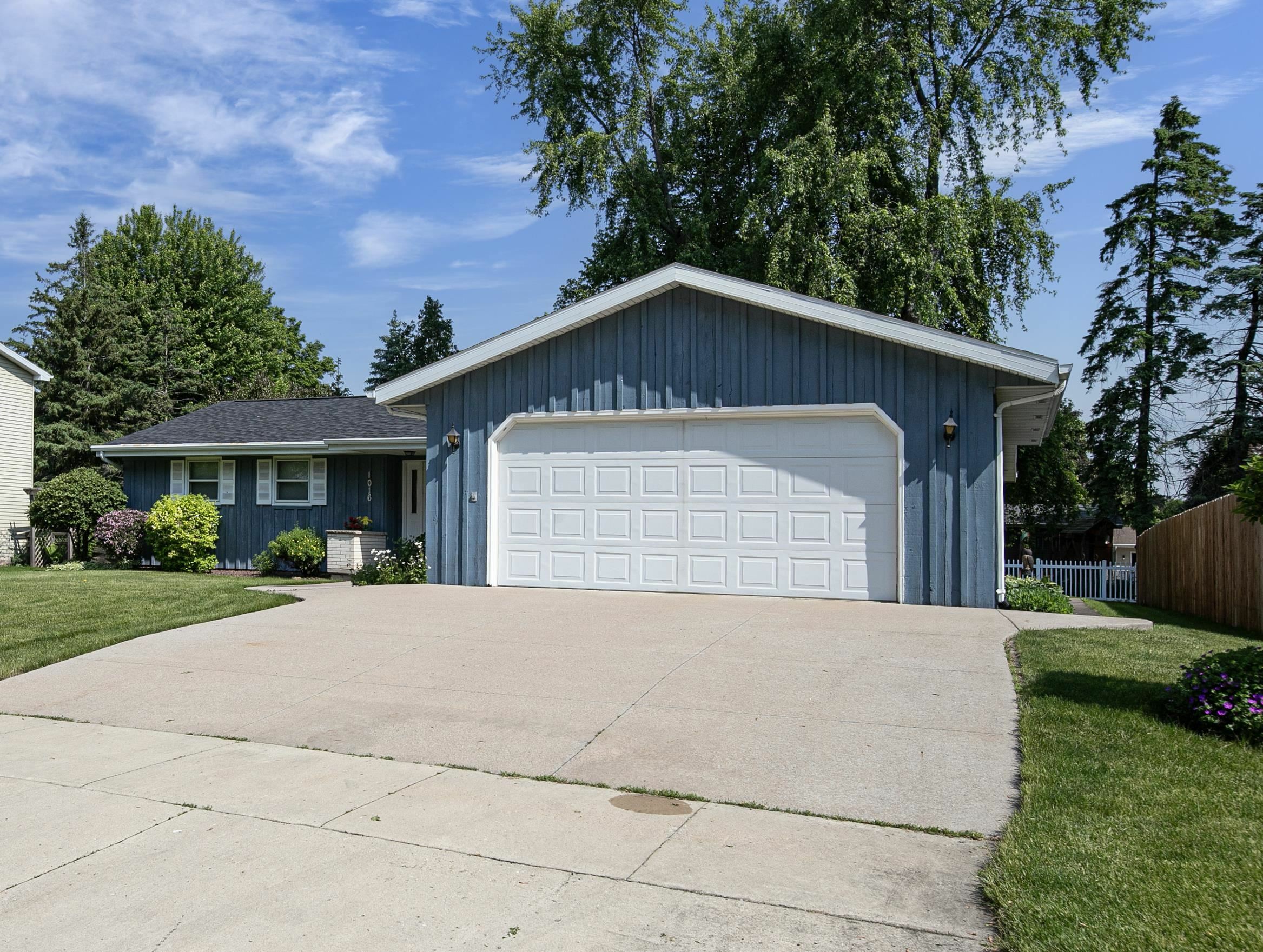 Property Photo: 1016 E Marnie Lane WI 54911