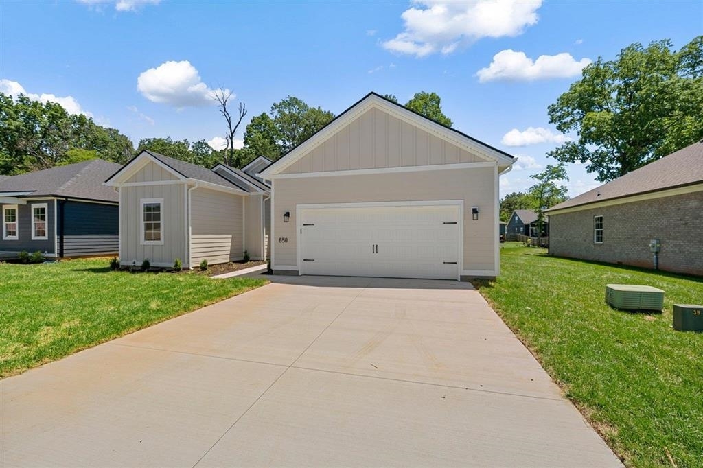 Property Photo:  650 Pleasant Meadow Circle  KY 42101 