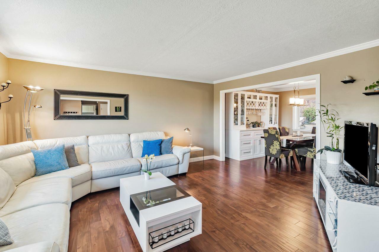 Property Photo: 805 Regent Court CA 94070