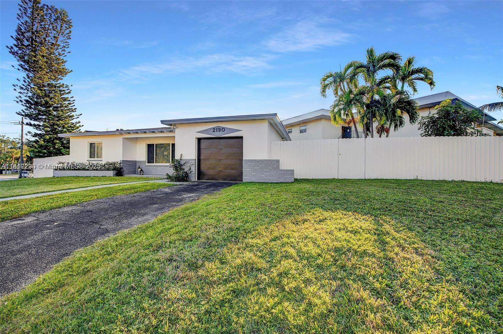 Property Photo: 2190 NE 169th St FL 33162