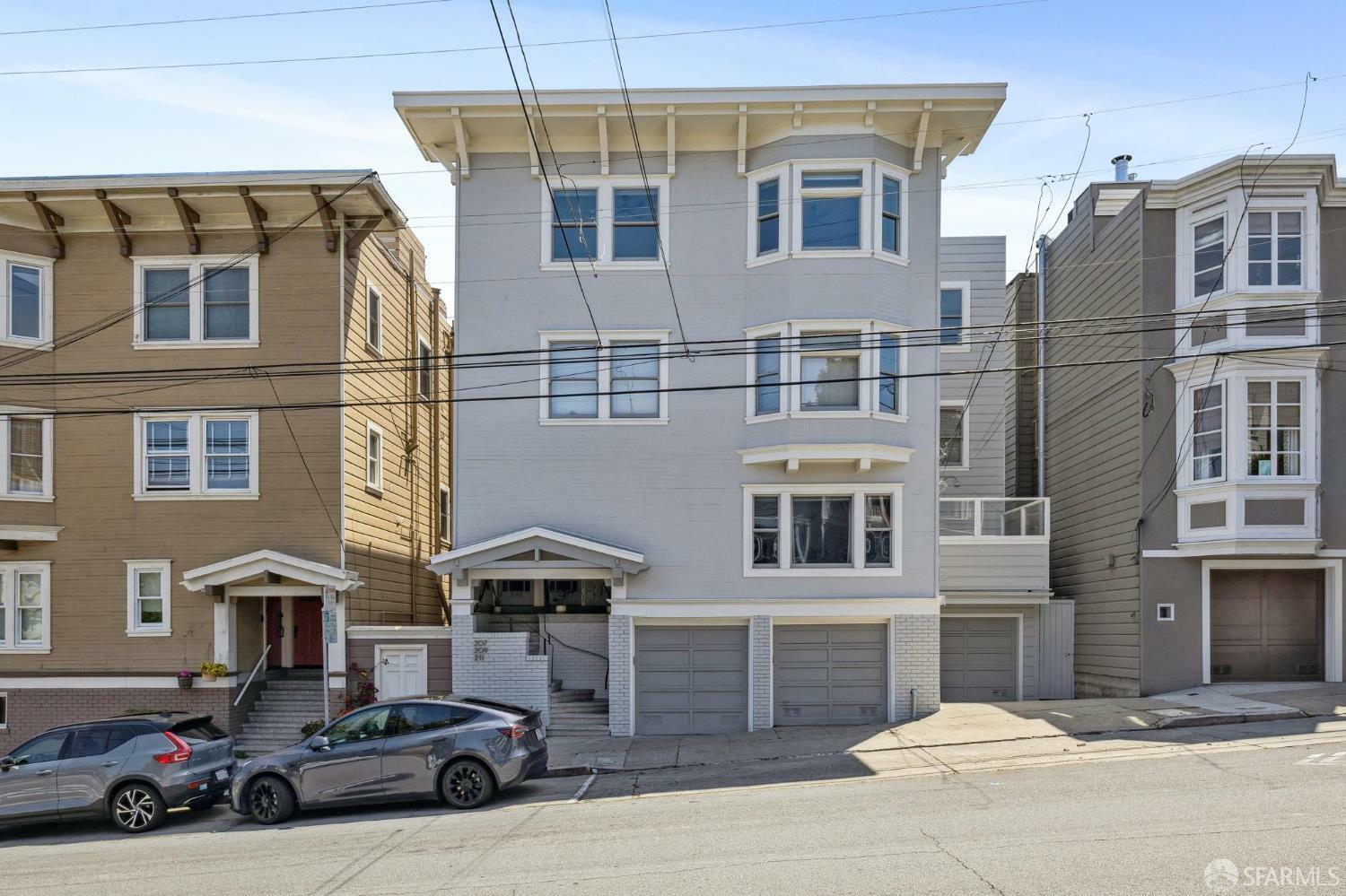 Property Photo: 207 Eureka Street CA 94114