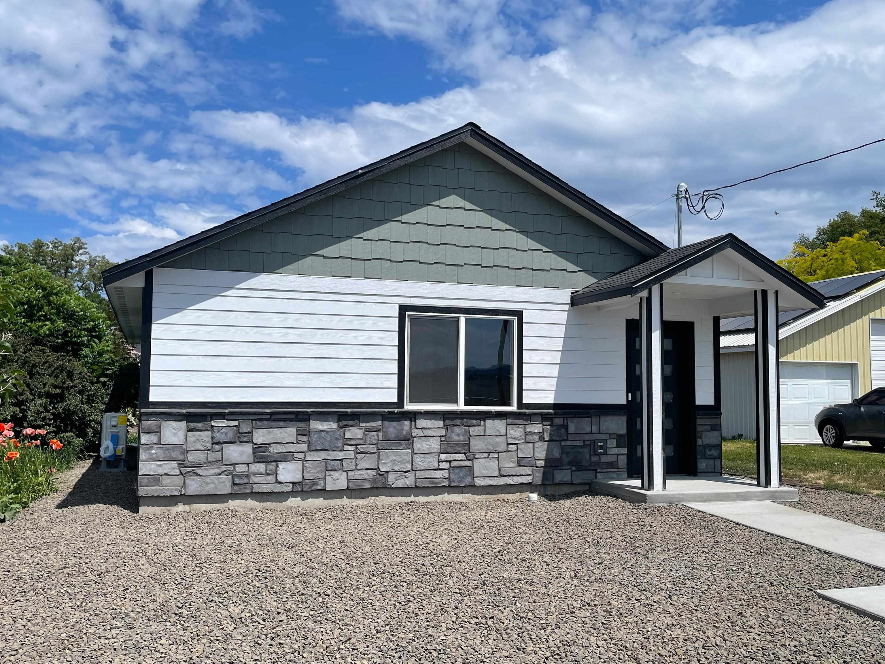 Property Photo:  10821 E Grace Ave  WA 99206 