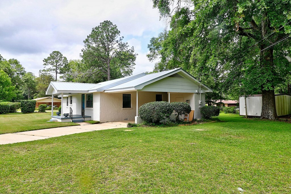 Property Photo: 382 Timbers Dr. AL 36301