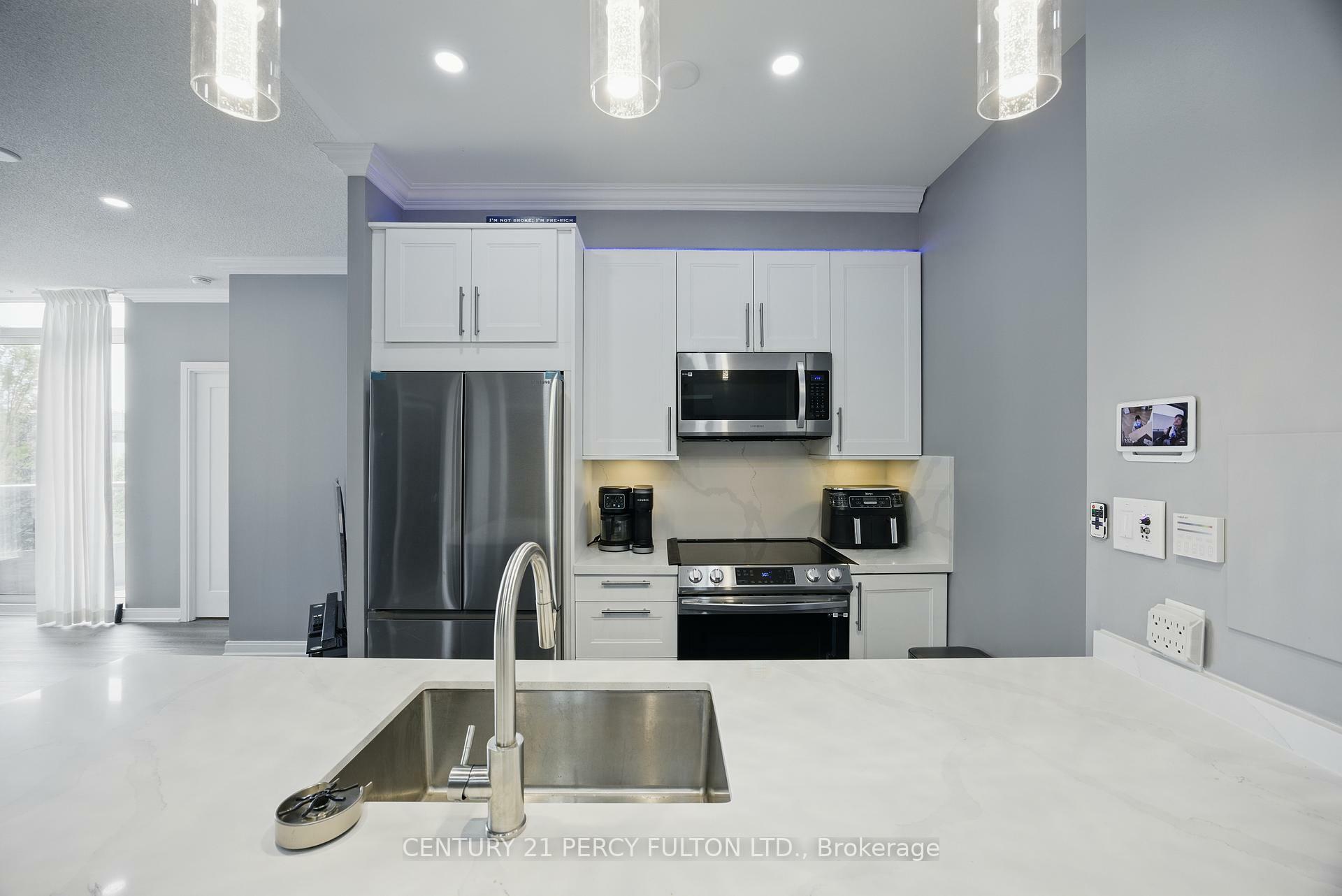Property Photo: 181 Village Green Square 314 ON M1S 0K6