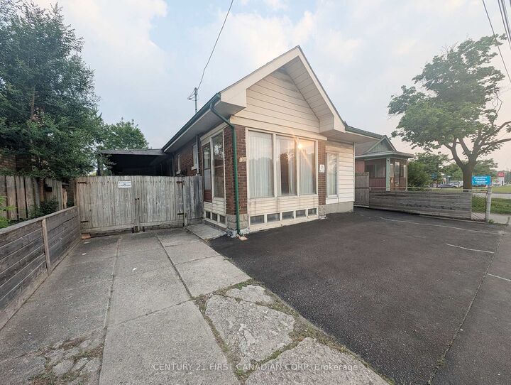 Property Photo:  1169 Oxford Street E  ON N5Y 3L7 