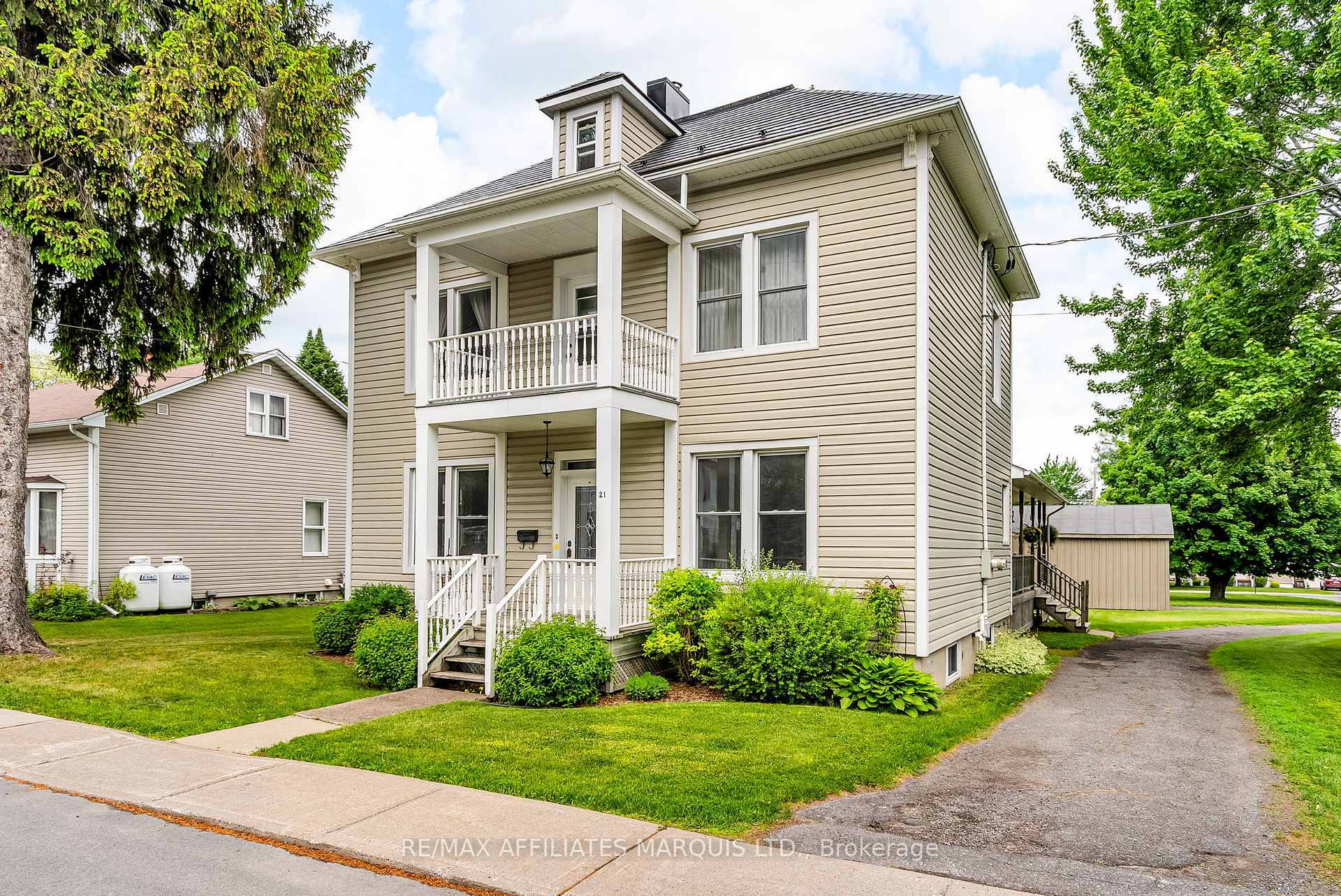 Property Photo: 21 Peter Street ON K0C 1T0