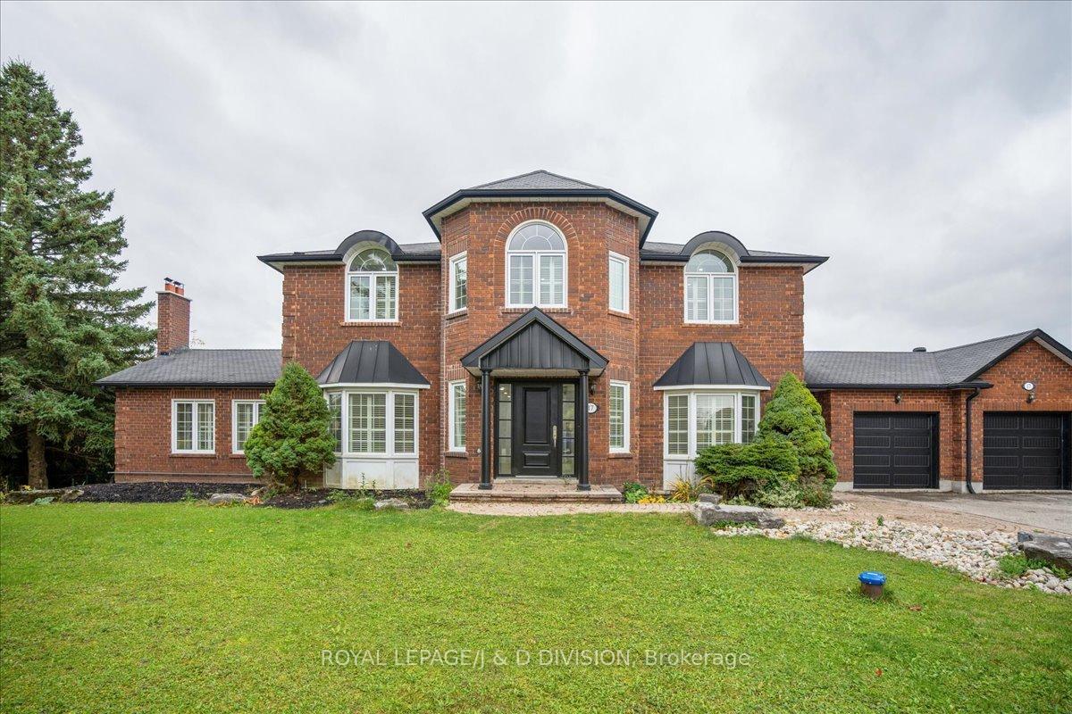 Property Photo: 17 Sleepy Hollow Lane ON L4A 7X4