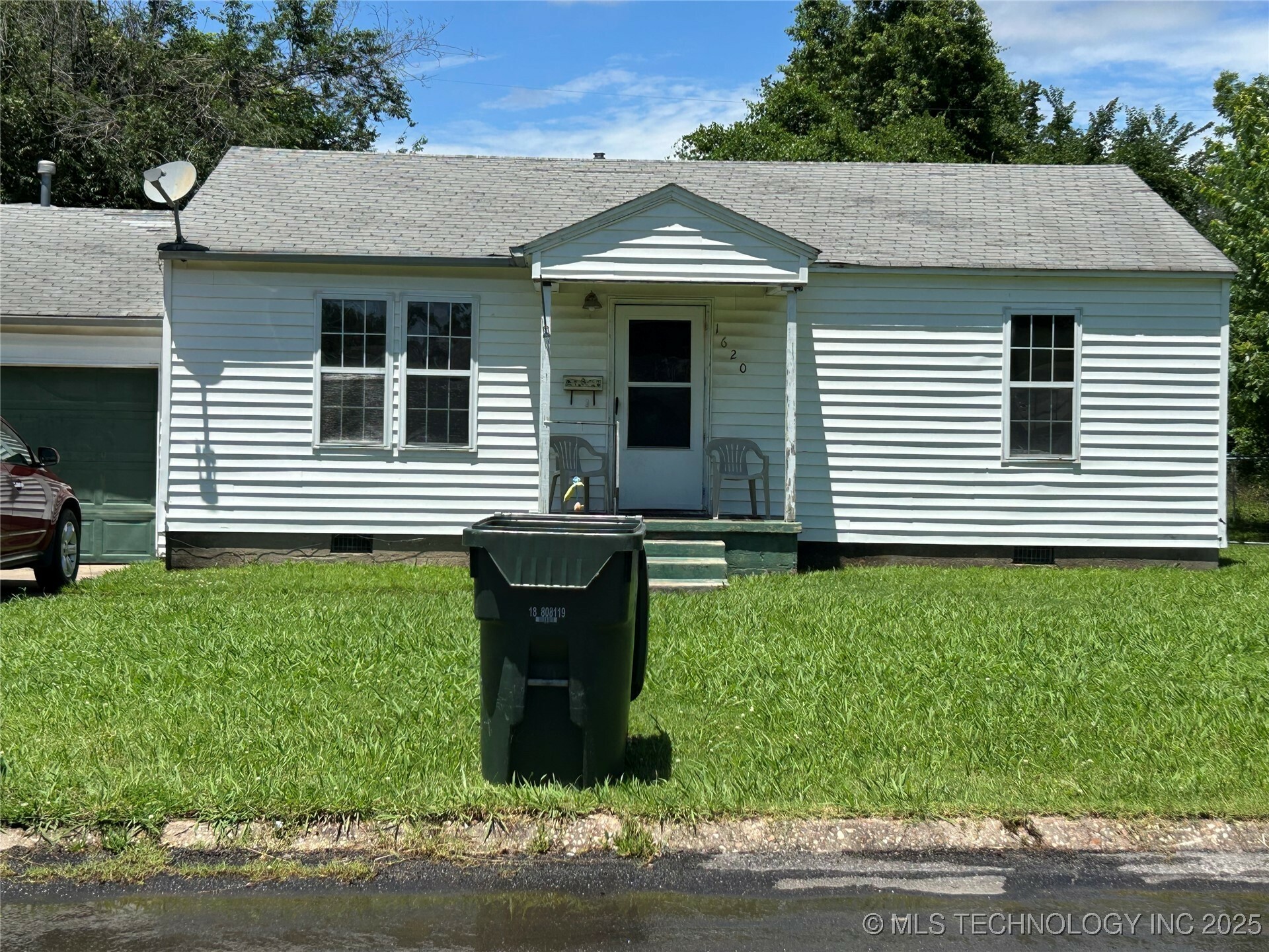 Property Photo: 1620 Oxford Ln OK 74403