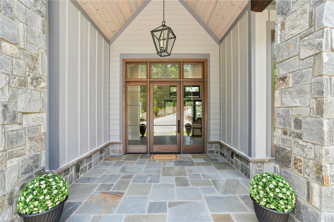 Property Photo: 221 Hermitage Drive SC 29682