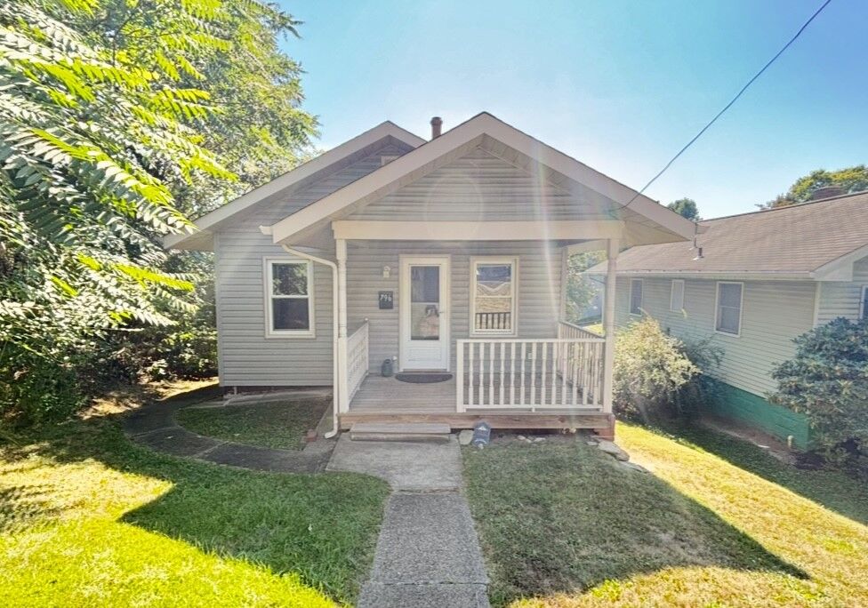 Property Photo:  796 S Gray Ave  PA 15017 
