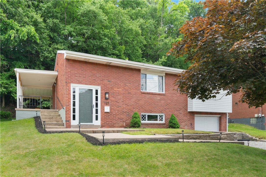 Property Photo: 127 Greenview Dr PA 15147