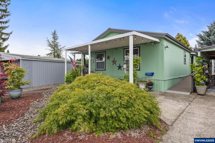 Property Photo: 2232 42nd #595 Av SE 595 OR 97317