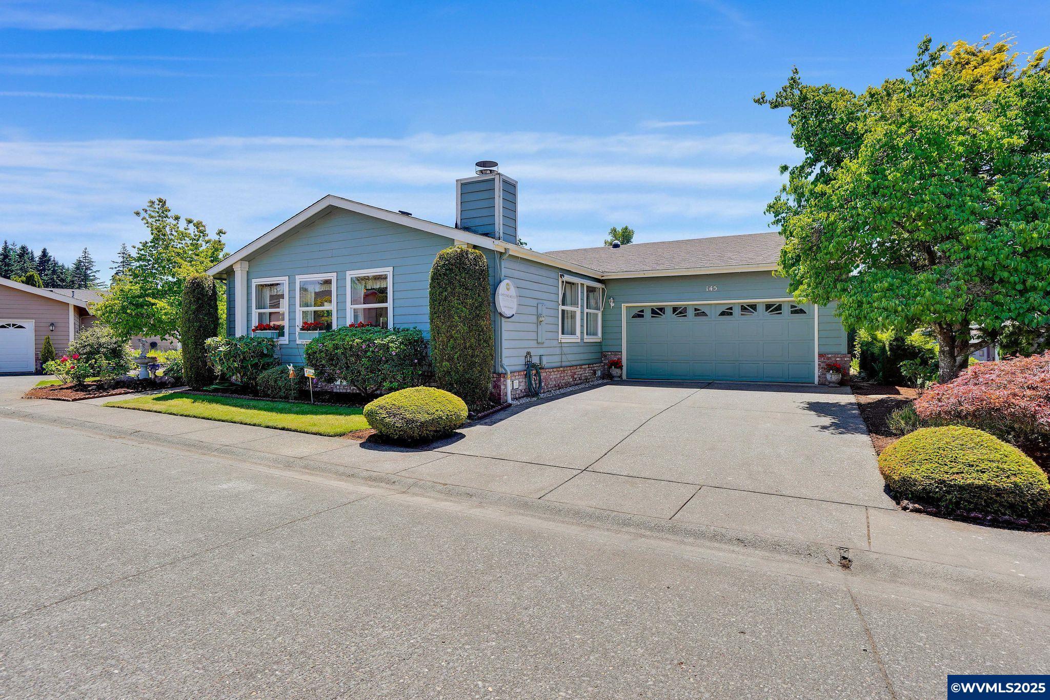Property Photo: 2120 SE Robins #145 Ln 145 OR 97306