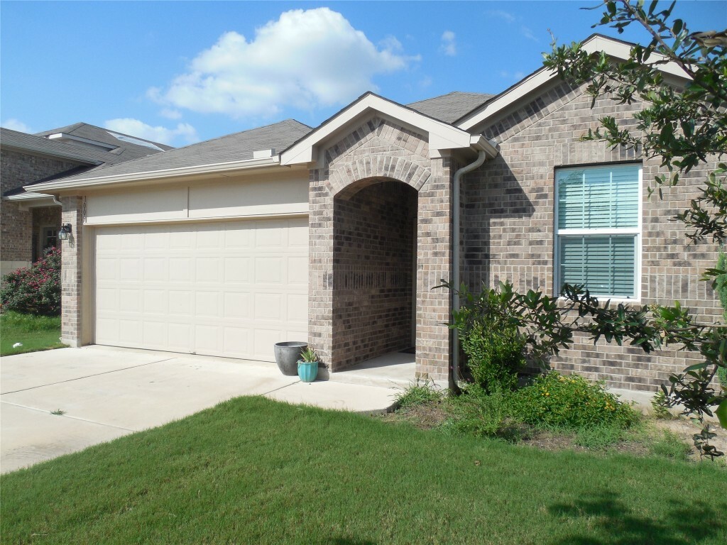 Property Photo: 1009 Ferryman Drive TX 78626