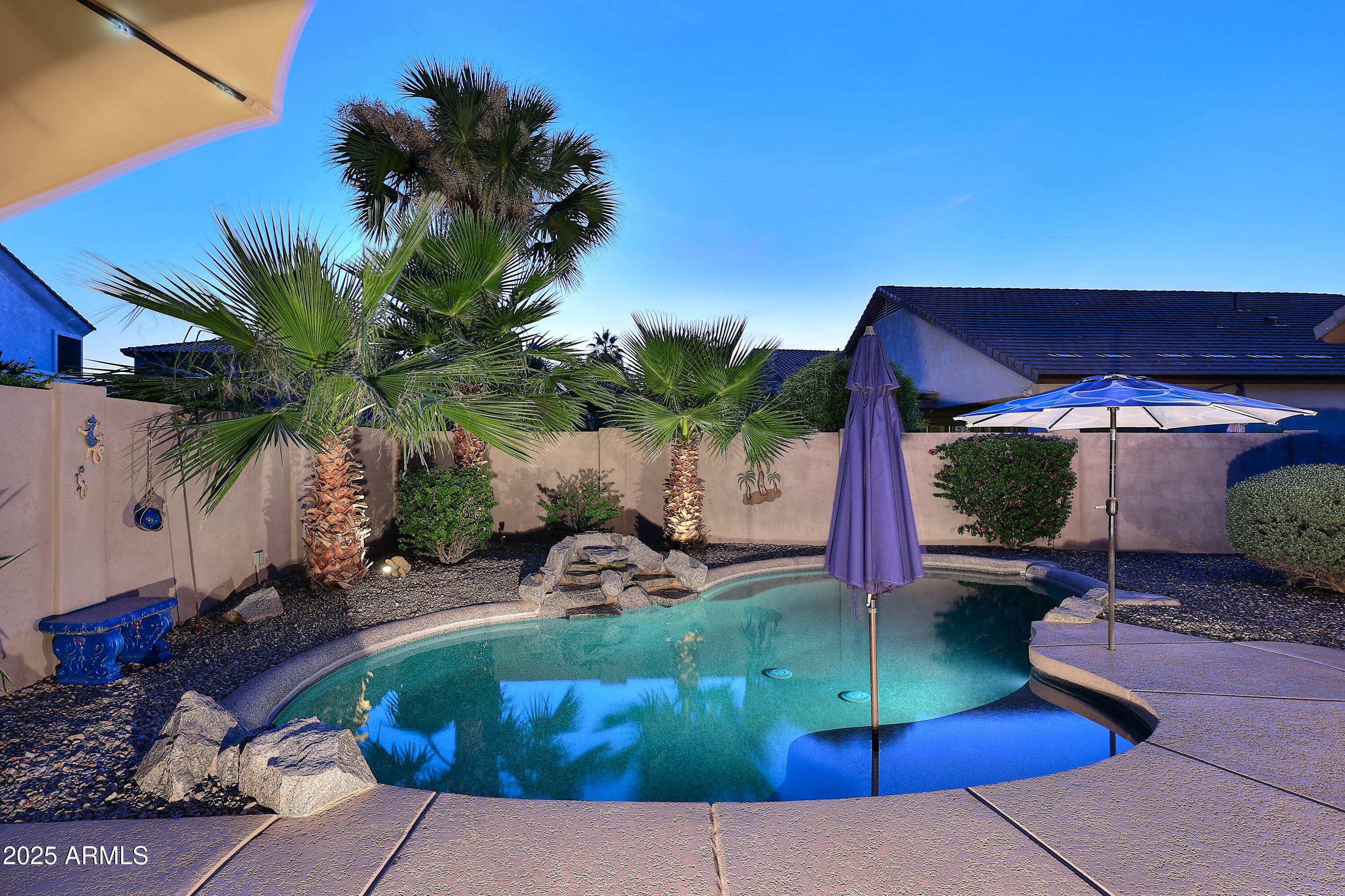 Property Photo: 1085 E Oakland Court AZ 85295