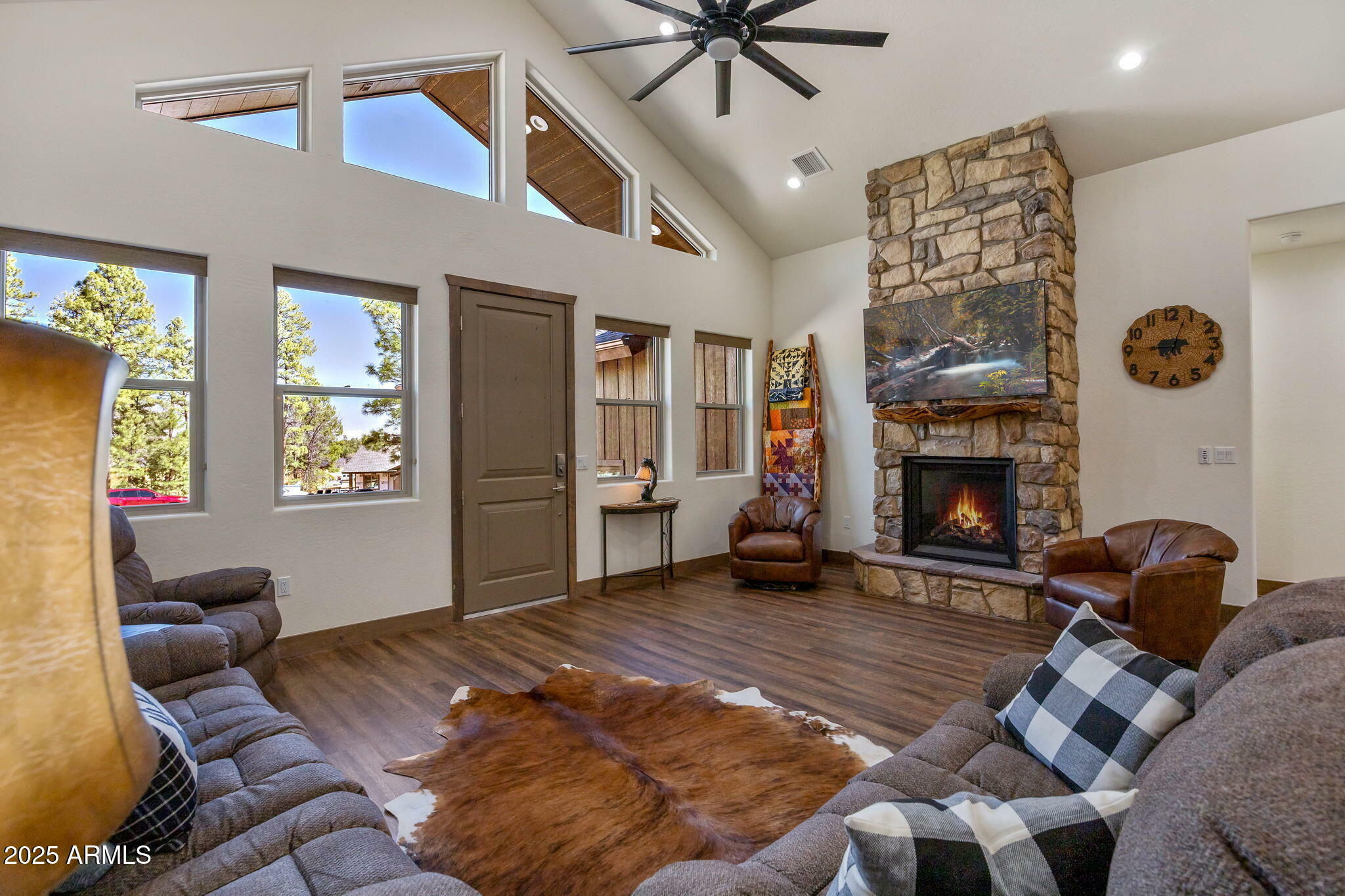 Property Photo: 2380 W Narrow Leaf Lane AZ 85901