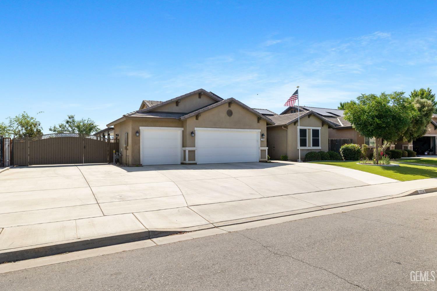 Property Photo: 7714 Valle De Baztan Drive CA 93314