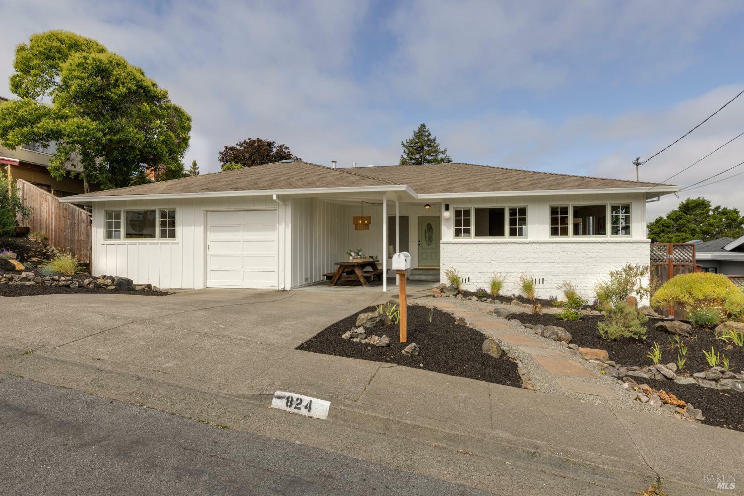 Property Photo: 824 Middlefield Drive CA 94952