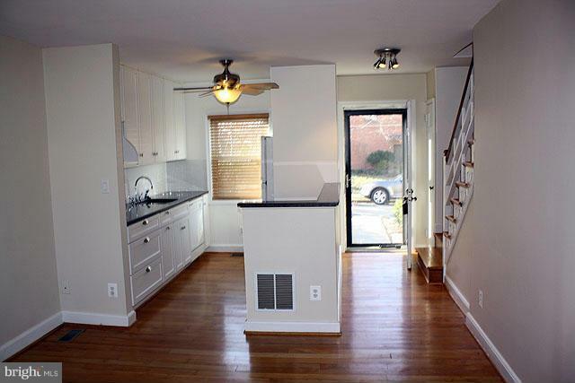 Property Photo: 420 E Bellefonte Avenue E VA 22301