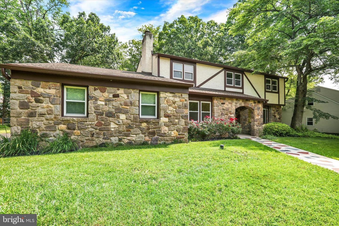 Property Photo: 542 Nottingham Drive PA 19067