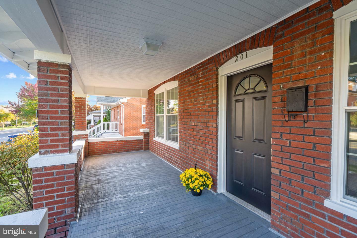 Property Photo: 201 Parkway Street VA 22601