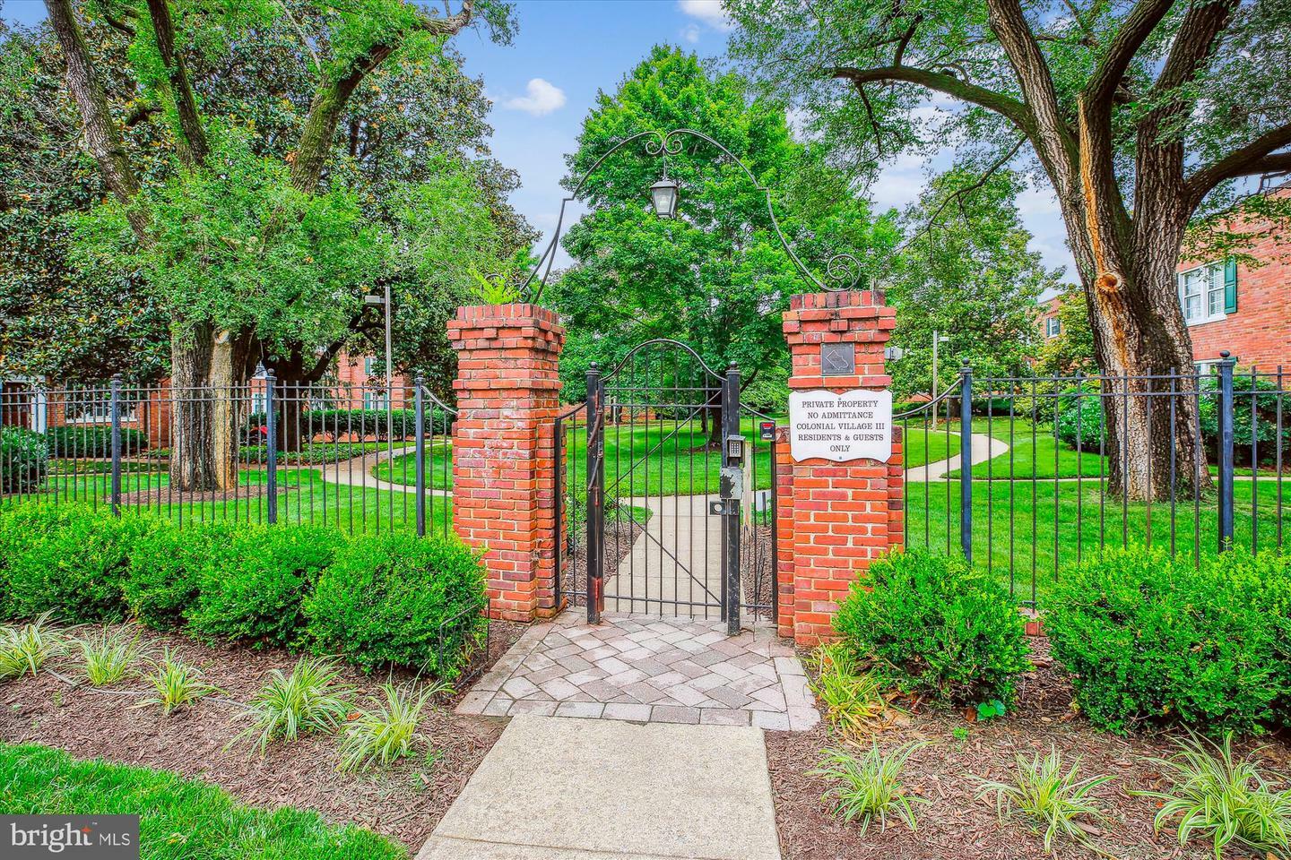 Property Photo: 1728 Queens Lane 3-181 VA 22201