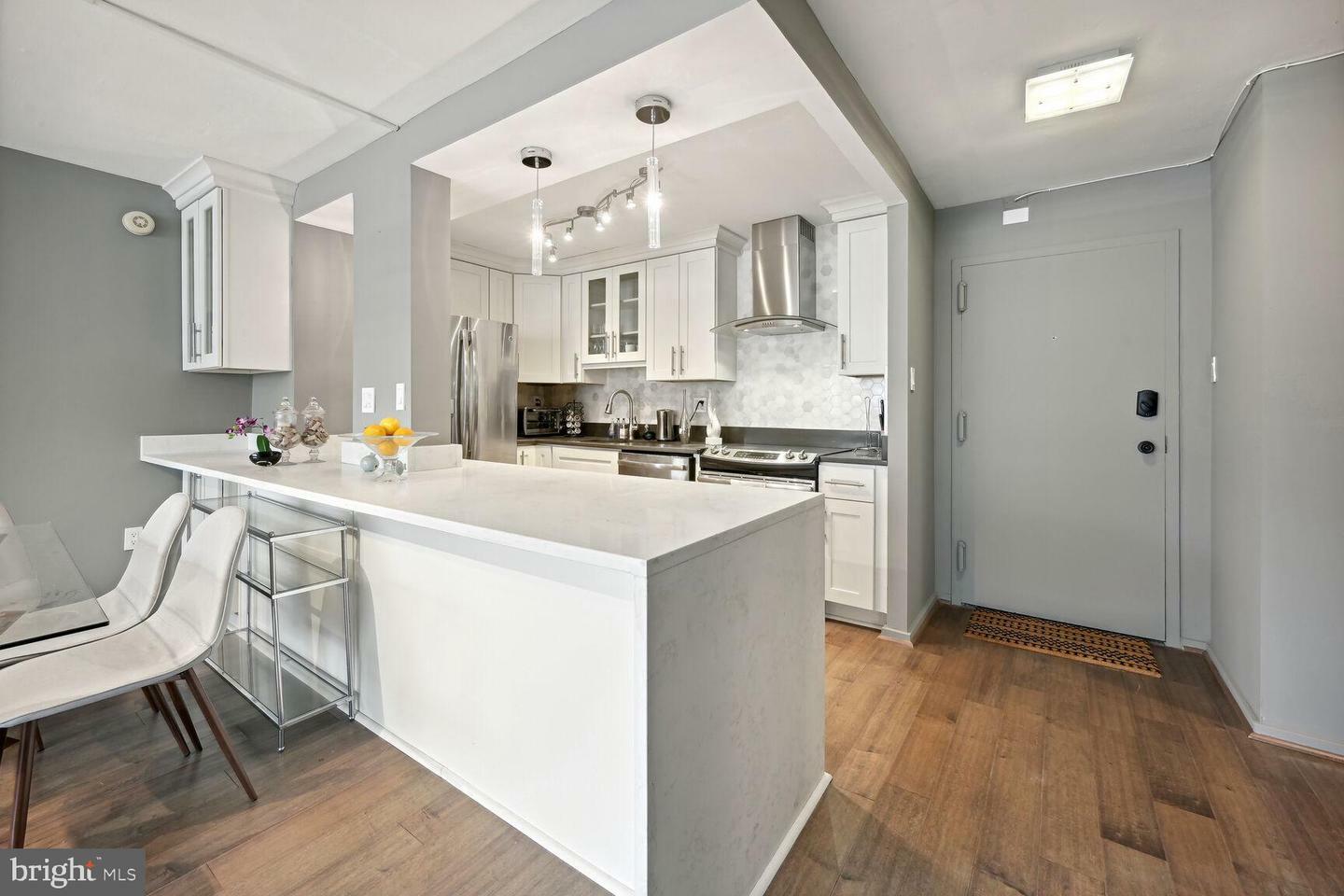 Property Photo: 1325 18th Street NW 703 DC 20036