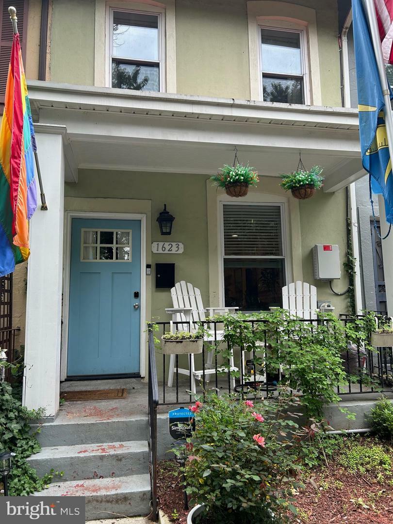Property Photo: 1623 Potomac Avenue SE DC 20003