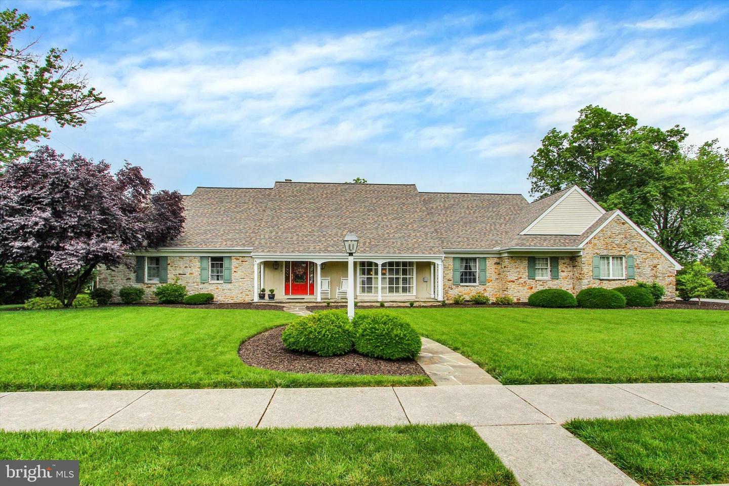 302 Deguy Avenue  Hanover PA 17331 photo