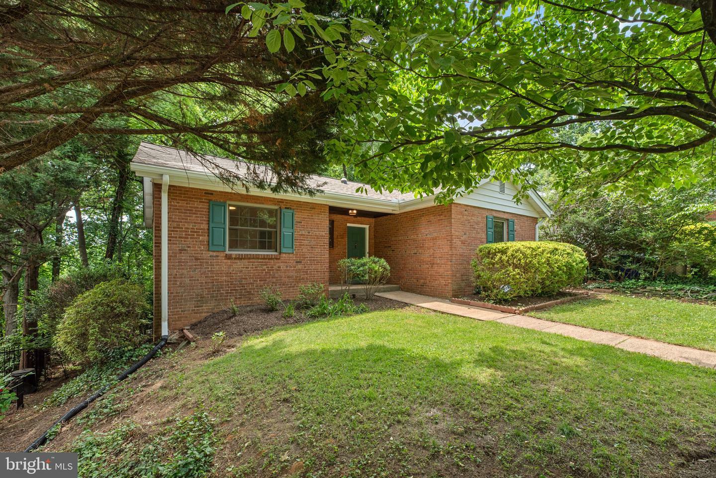 Property Photo: 124 Fleetwood Terrace MD 20910