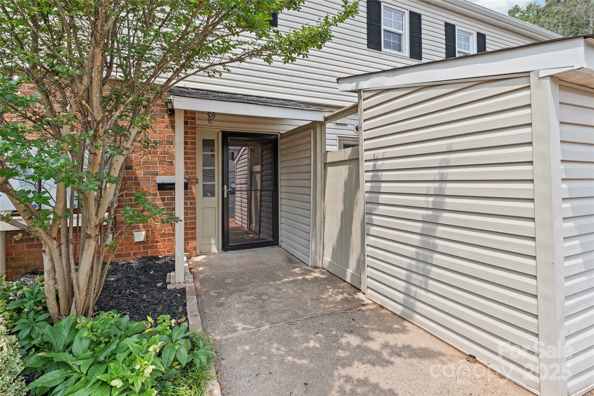 Property Photo: 5949 Quail Hollow Road E NC 28210