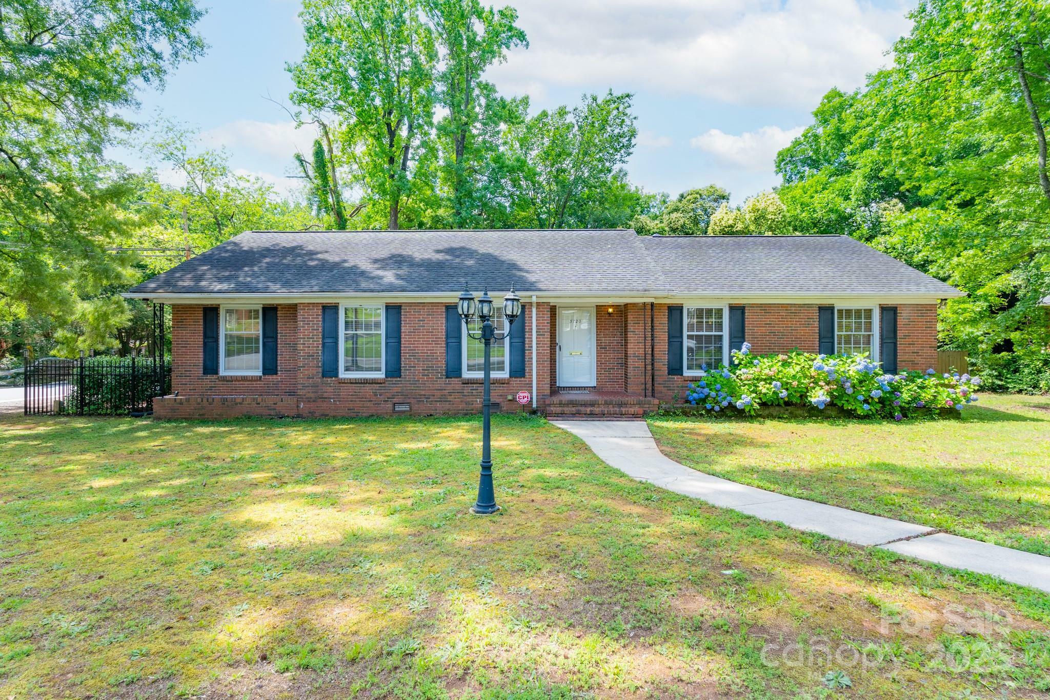 Property Photo: 5720 Amity Place NC 28212