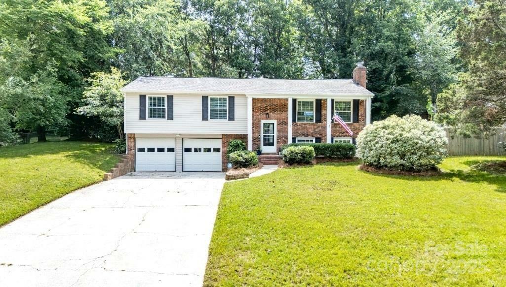 5909 Ryder Avenue  Charlotte NC 28226 photo