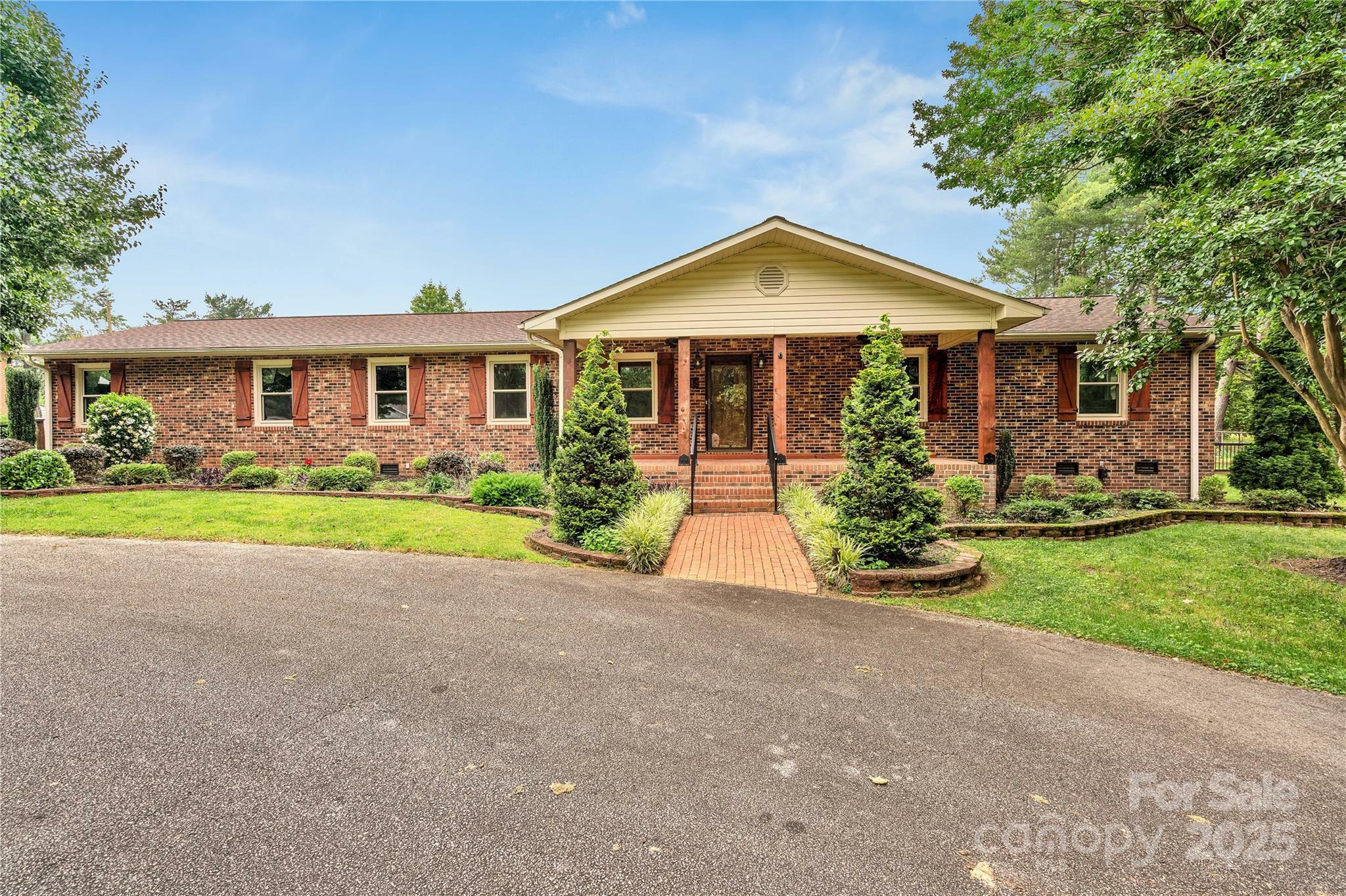 Property Photo: 268 Margate Circle SC 29323