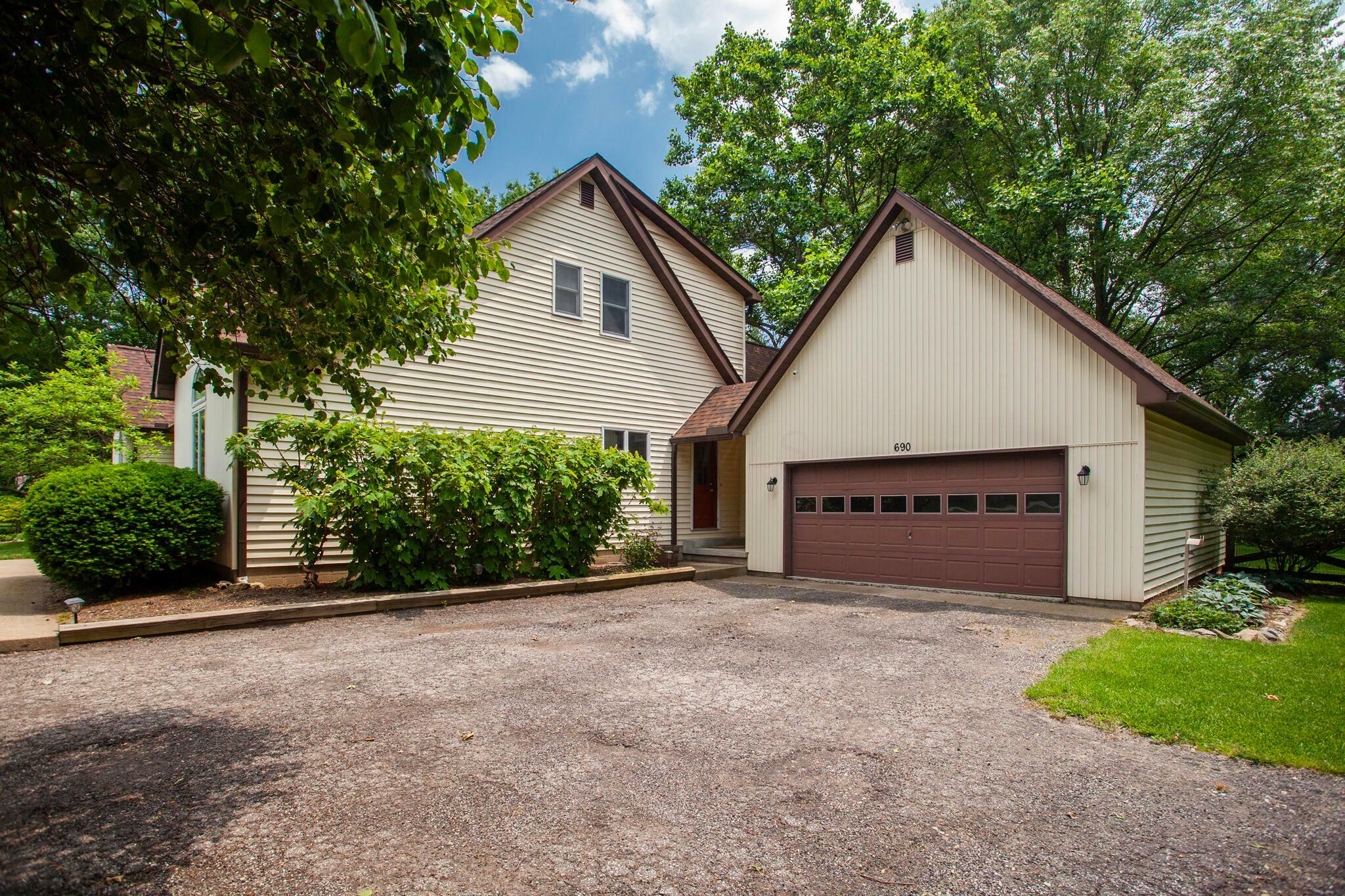 Property Photo: 690 Cheshire Road OH 43015