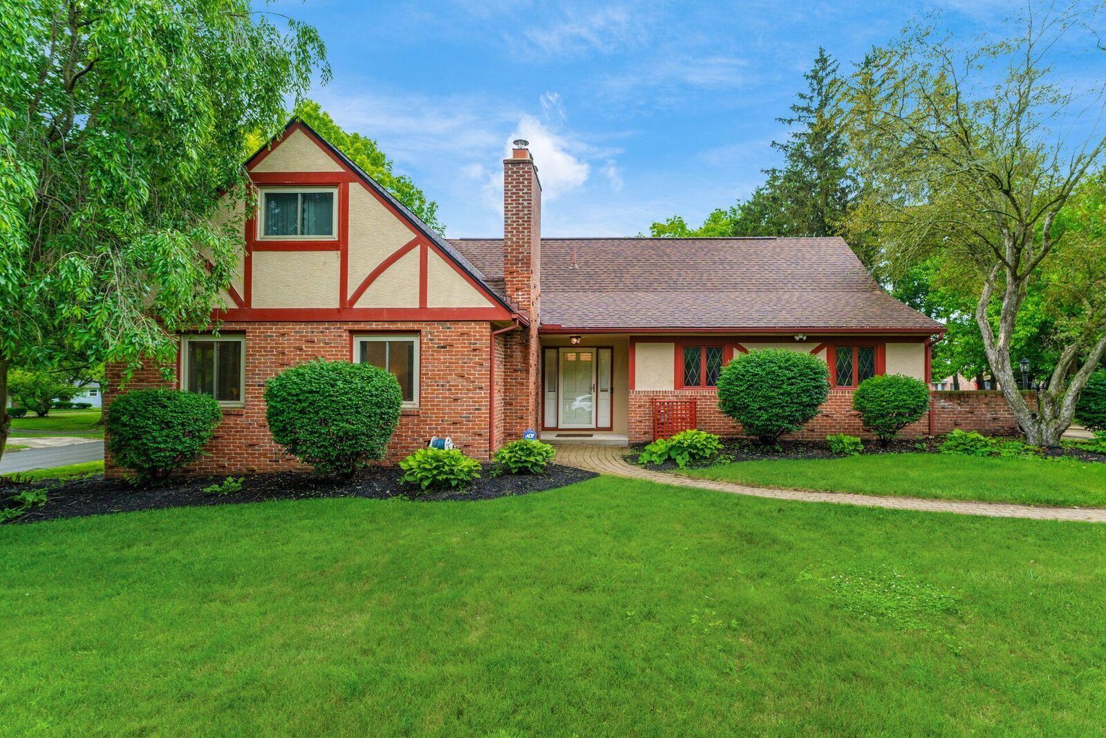 Property Photo: 1888 Birkdale Drive OH 43232